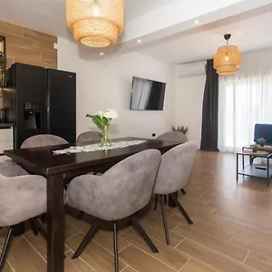 https://apartments-mirni-kutak.splithotels.org