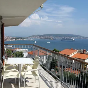 https://apartment-with-splendid-sea-view.hotels-in-trogir.com